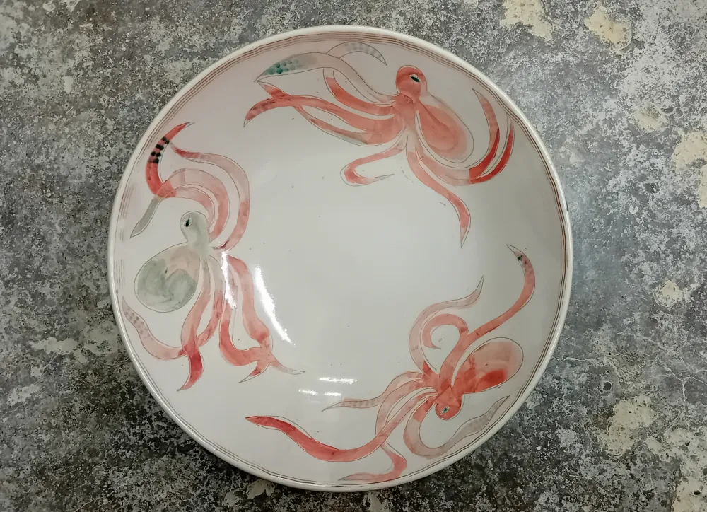 Schale Oktopus große hellgrundige Schale mit 3 Tintenfischen