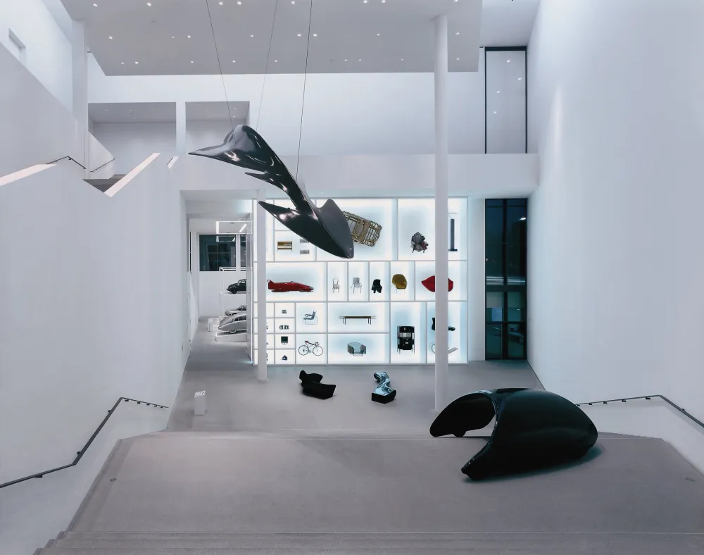 Courtesy: Die Neue Sammlung - The Design Museum, Foto: Rainer Viertlboeck Pinakothek der Moderne - Eingangsbereich zur ständigen Ausstellung der Neuen Sammlung - The Design Museum