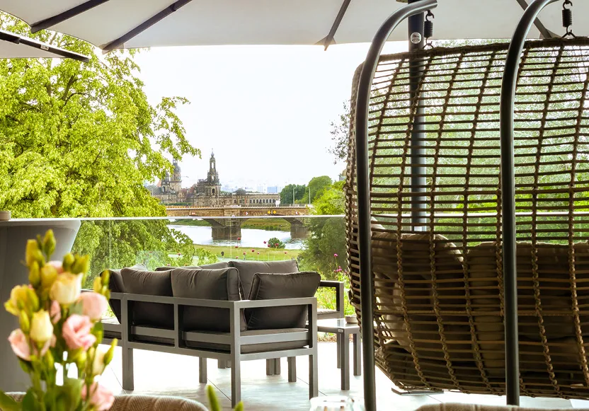 elblounge Elb-Panorama-Terrasse mit Blick zur Dresdner Altstadt
