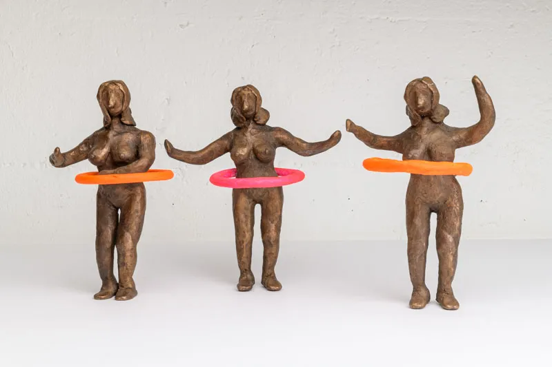 Ute Schaeberle UTE ART Bronzeskulptur 'Frühsport', farblich gefasst