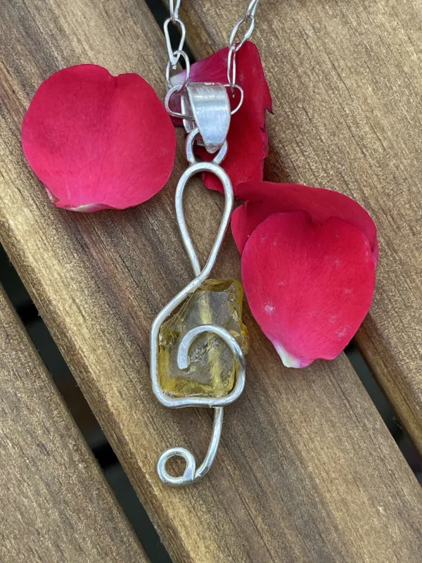 Annegret Bernstein Kette Notenschlüssel aus Silber mit Bernstein