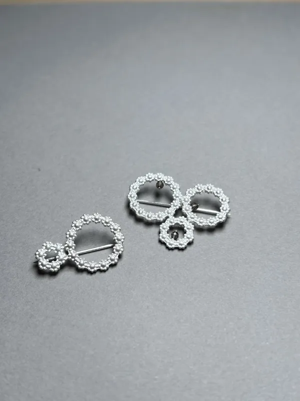 Nicole Töfflinger Bild mit Ansteckschmuck