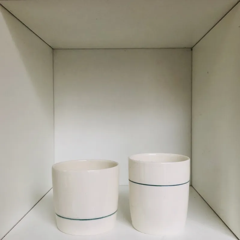 Porzellan Becher mit eingelegtem Engobe Horizont