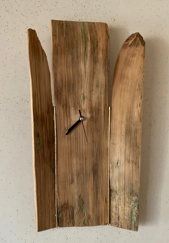 TriptychonUhr Uhr aus sehr alten Schindeln