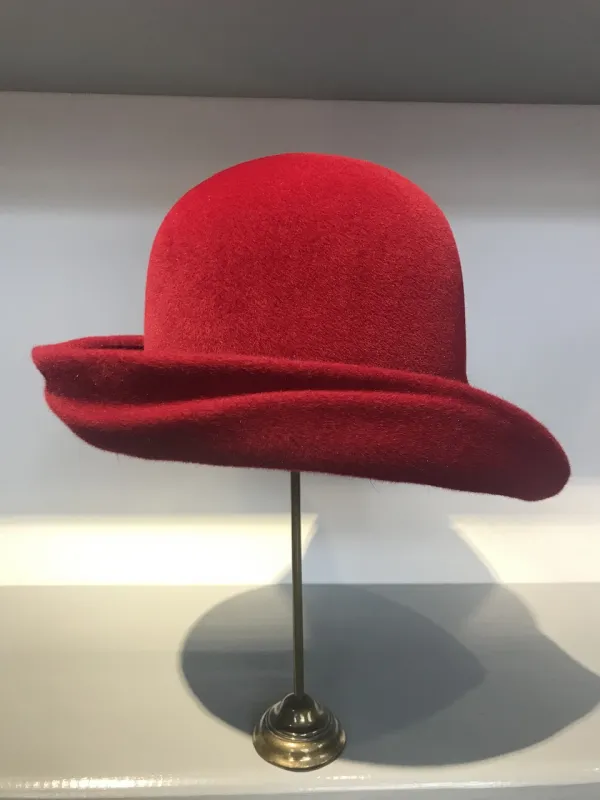 Roter Velourfilzhut
