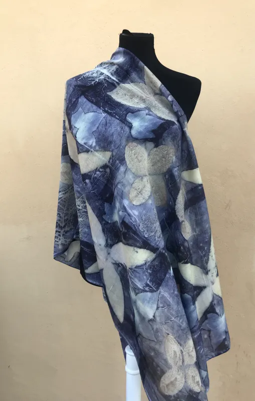 Seiden/Kashmir Schal mit Ecoprint bedruckt und mit Blauholz  gefärbt