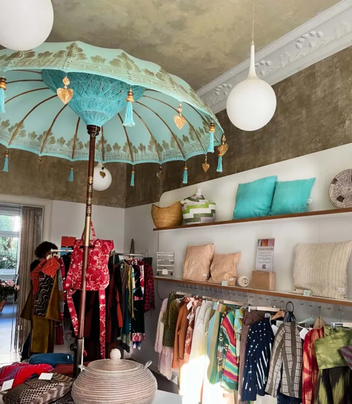 Innenansicht des Showrooms von Diallo tissue tales in der Florastraße 80