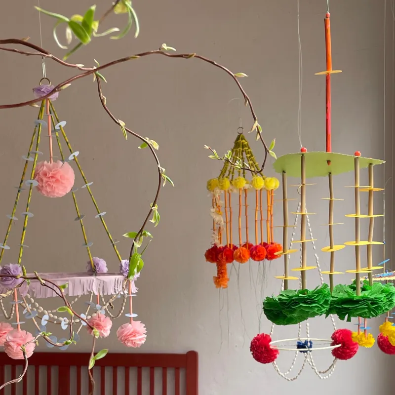 Pająki (Mobiles mit Papierblüten) von Inka Perl