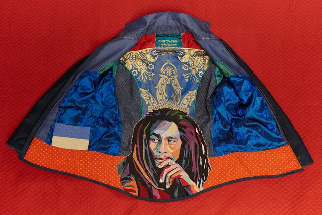 Sabine von Oettingen Innenfutter einer Herrenjacke , Seiden, Mischfasern, Gobelin Bob Marley