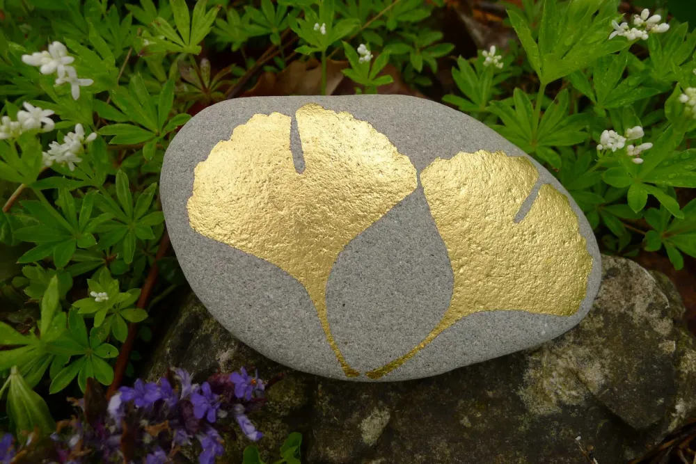 Steine für den Garten vergolden