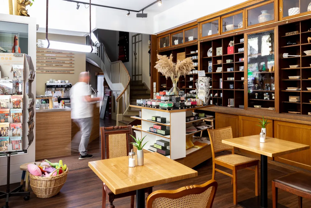 Mediengestaltung der USE Innenansicht Ladencafé