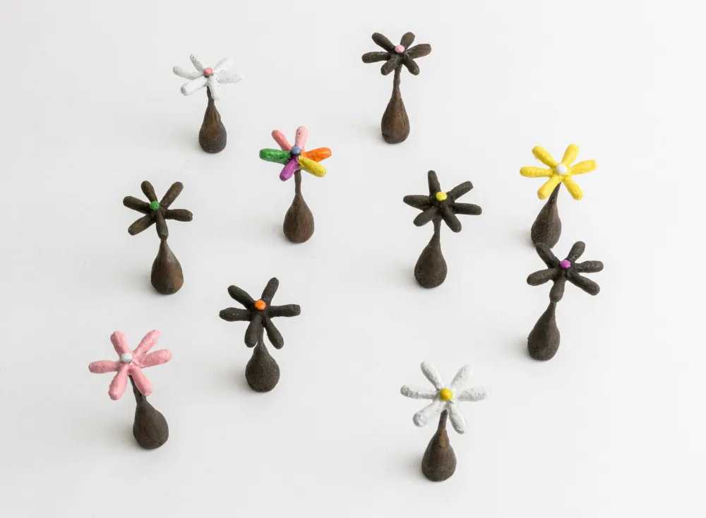 Ute Schaeberle UTE ART Bronzeskulpturen 'Viele viele bunte Blümchen', emailliert