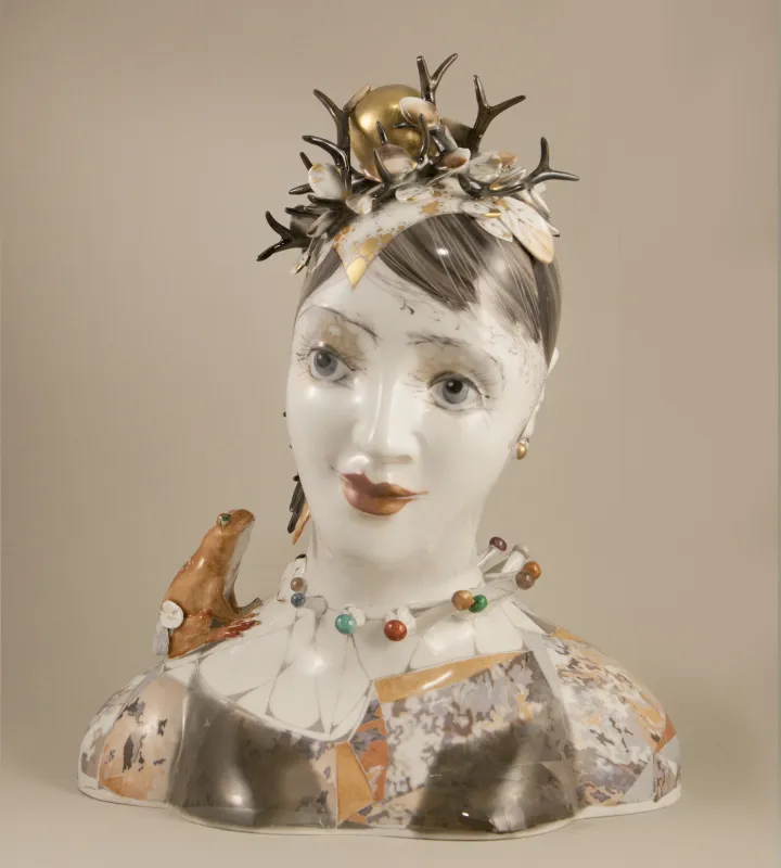 Figurenbüste "Froschprinzessin" Figurenbüste "Froschprinzessin", Porzellan, 33 x 37 cm