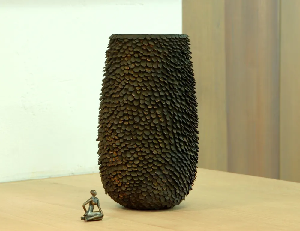Bronze Gefäß mit Kleinskulptur Bronze Gefäß mit Kleinskulptur