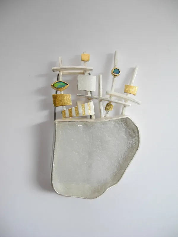 Isabell Naundorf Brosche und Kettenanhänger Silber mit Opal und Glaselementen
