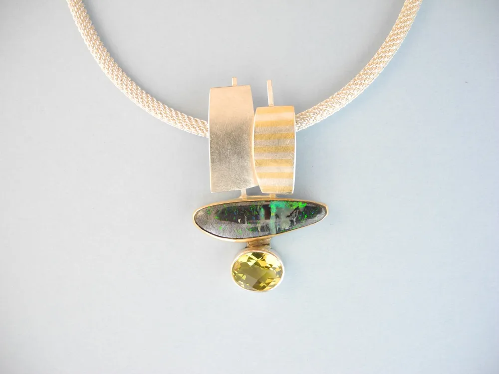 Isabell Naundorf Kettenanhänger Silber und Gold mit Opal