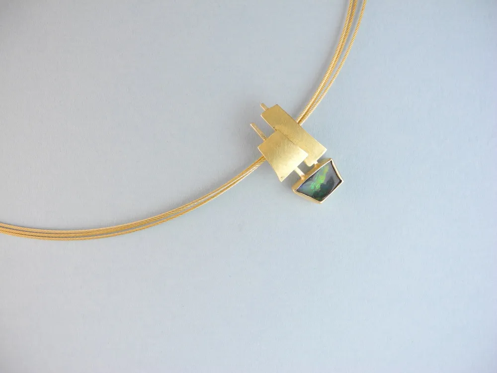 Isabell Naundorf Kettenanhänger Gold mit Opal