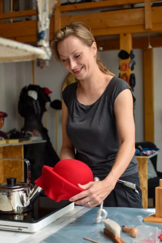 Foto: Annabell Engel Modistin Romy Marienfeld von Faunauge