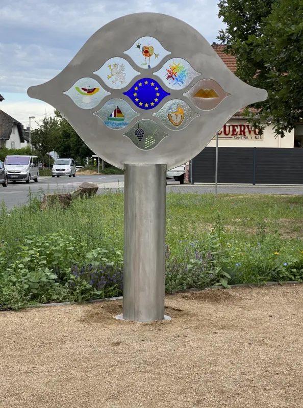 Freundschaftsskulptur Freundschaftsskulptur Bodajker Platz Rödermark