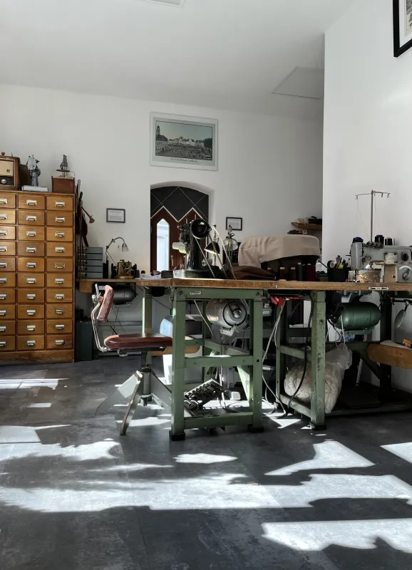 Blick in den Nähssaal der Manufaktur Blick in den Nähssaal der Manufaktur