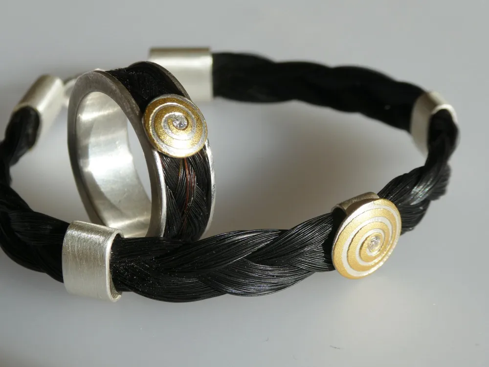 Armband und Ring mit Pferdehaar, Silber und Feingold